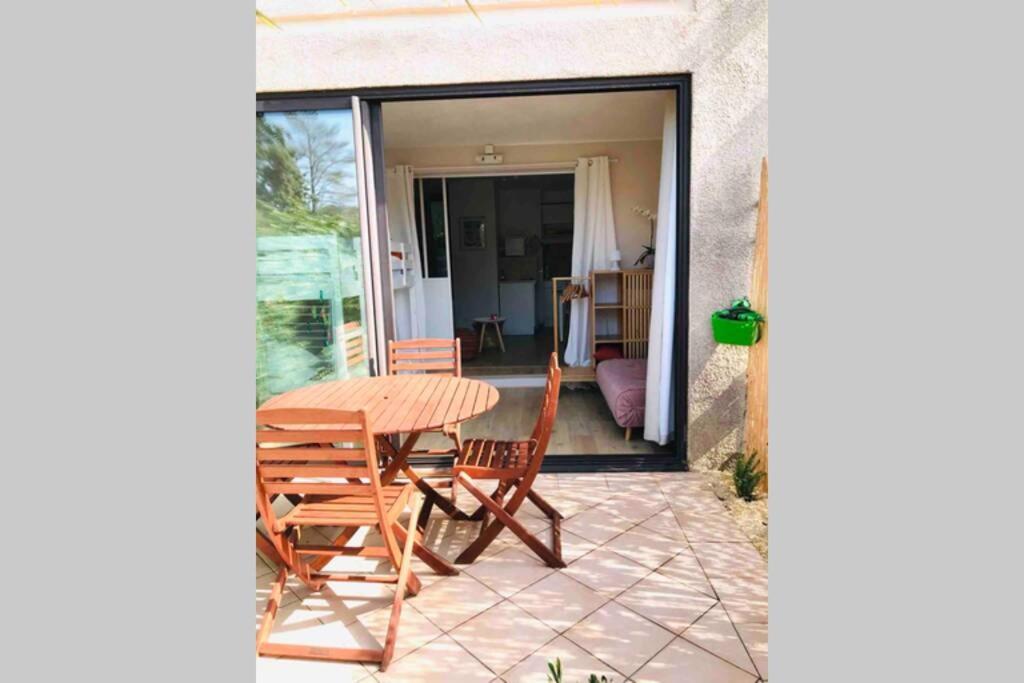 La Petite Pinede Studio Climatise Proche Plage Sanary-sur-Mer Eksteriør billede