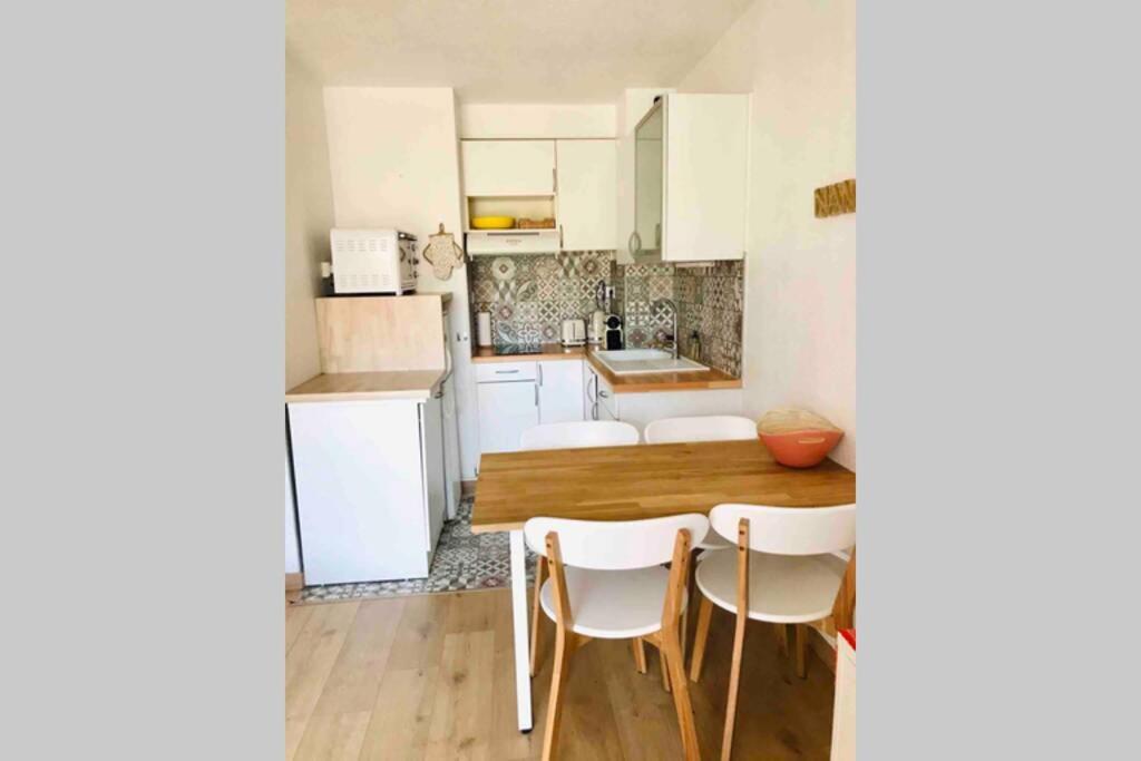 La Petite Pinede Studio Climatise Proche Plage Sanary-sur-Mer Eksteriør billede