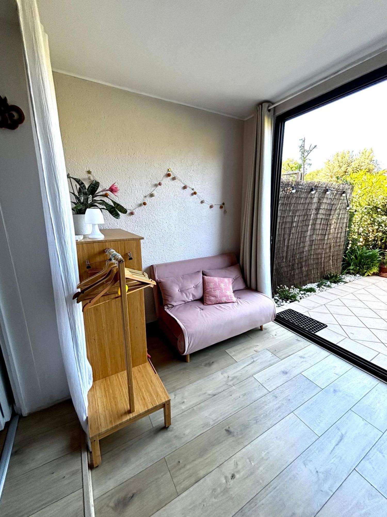 La Petite Pinede Studio Climatise Proche Plage Sanary-sur-Mer Eksteriør billede